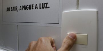 Nova tarifa social de energia elétrica passa a valer neste sábado
