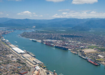 Crise tarifária entre Brasil e EUA se agrava com proximidade do prazo para taxação de 50%