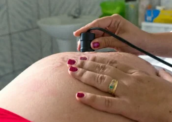 Pré-natal inadequado e desigualdades sociais aumentam risco de anomalias congênitas no Brasil, aponta estudo da Fiocruz