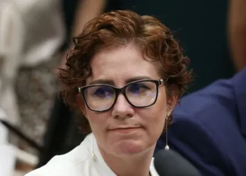 Zambelli deve devolver apartamento funcional na próxima terça; Câmara nega isenção de multa