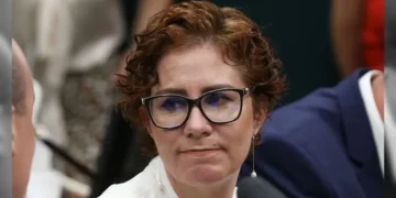 Zambelli deve devolver apartamento funcional na próxima terça; Câmara nega isenção de multa