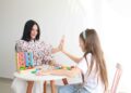 Como manter a rotina de crianças neurodivergentes nas férias de julho sem sobrecarregar a família