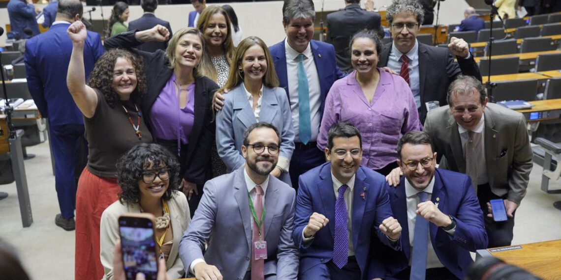 Câmara aprova proibição definitiva de cosméticos testados em animais; projeto vai à sanção presidencial