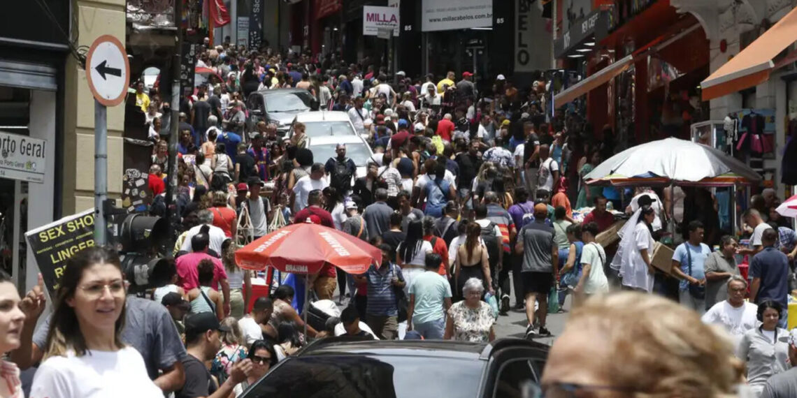 Brasil chega a 213,4 milhões de habitantes em 2025, aponta IBGE