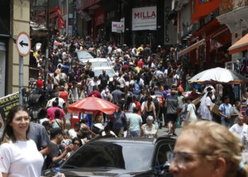 Brasil chega a 213,4 milhões de habitantes em 2025, aponta IBGE