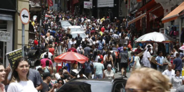 Brasil chega a 213,4 milhões de habitantes em 2025, aponta IBGE
