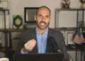 Eduardo Bolsonaro pede para exercer mandato dos EUA e pressiona Câmara