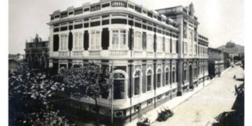 Biblioteca Pública do Amazonas relembra incêndio de 1945 em exposição de 80 anos