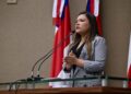 Joana Darc propõe aplicativo para facilitar serviços da Secretaria de Proteção Animal do Amazonas