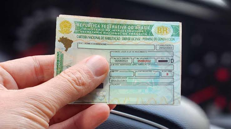 Governo estuda acabar com aulas obrigatórias em autoescolas para tirar CNH