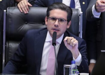 Hugo Motta retoma cadeira da presidência da Câmara e convoca sessão para esta quinta-feira