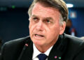 Imprensa estrangeira destaca plano de Bolsonaro de pedir asilo a Milei após indiciamento