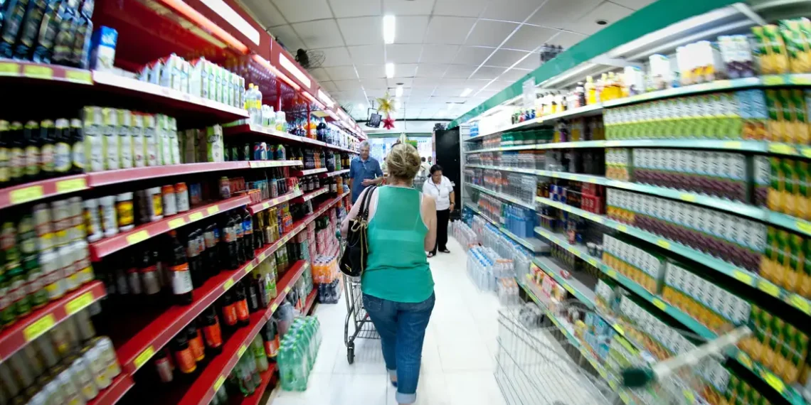 Cesta básica cai em 15 capitais e sobe em 12, aponta Dieese