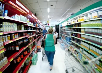 Cesta básica cai em 15 capitais e sobe em 12, aponta Dieese