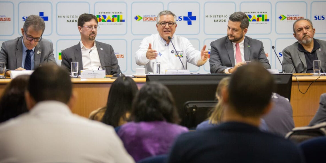 Ministério da Saúde seleciona 501 médicos especialistas para regiões vulneráveis