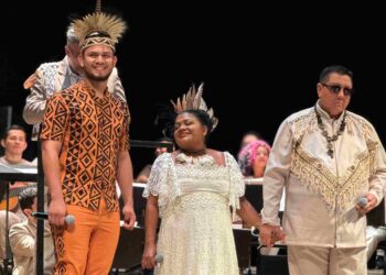 Espetáculo ‘Lendas Amazônicas 2’ encanta público no Teatro Amazonas com toadas e inclusão