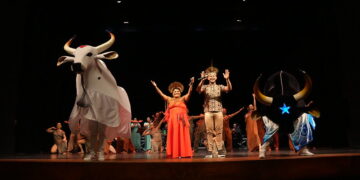 Espetáculo ‘Regionalidades – Parte 2’ celebra diversidade cultural no palco do imponente Teatro Amazonas