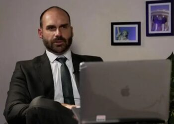 Conselho de Ética sorteia lista tríplice em processo contra Eduardo Bolsonaro