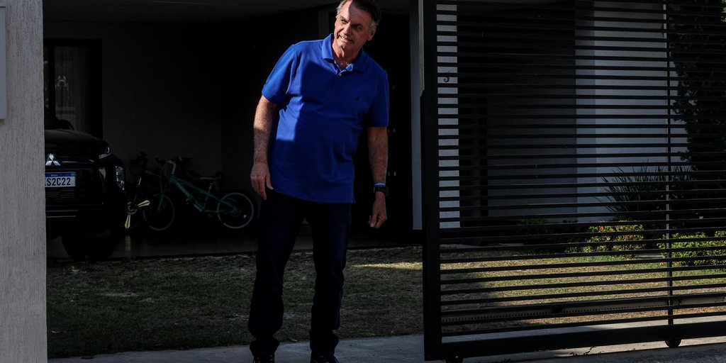 Carlos Bolsonaro diz que estado de saúde do pai ‘não é bom, mas resiste’