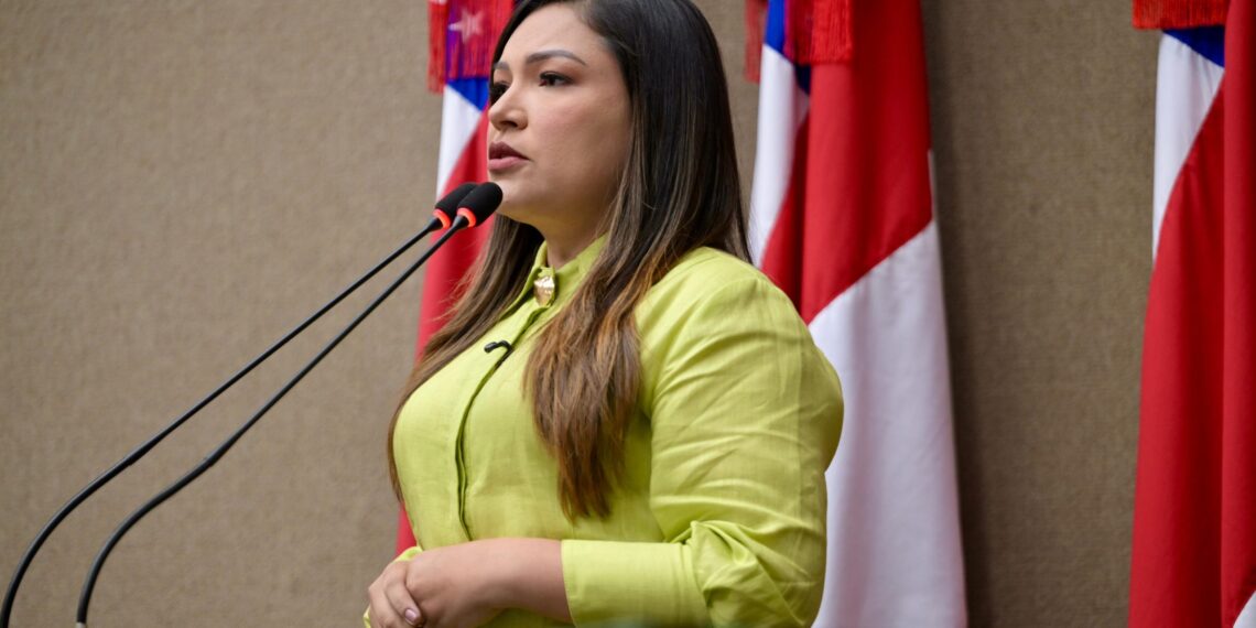 Joana Darc propõe linha de crédito para médicos veterinários no Amazonas