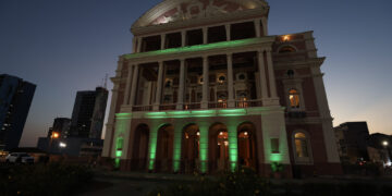 Setembro Verde: Teatro Amazonas é iluminado em homenagem à luta pelos direitos da pessoa com deficiência