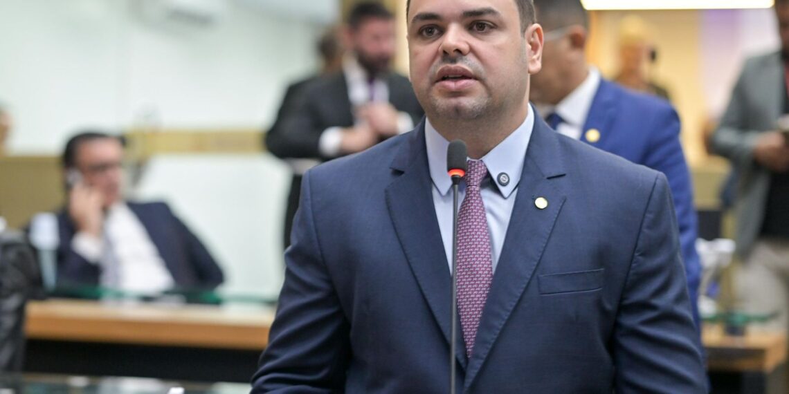 PL de Roberto Cidade prevê notificação a donos de veículos removidos por estacionamento irregular