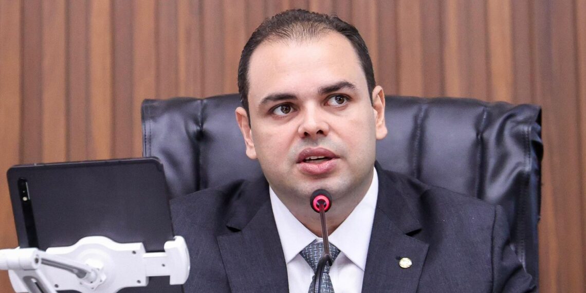 Aleam analisa projeto que cria campanha sobre riscos de plantas tóxicas para crianças e animais