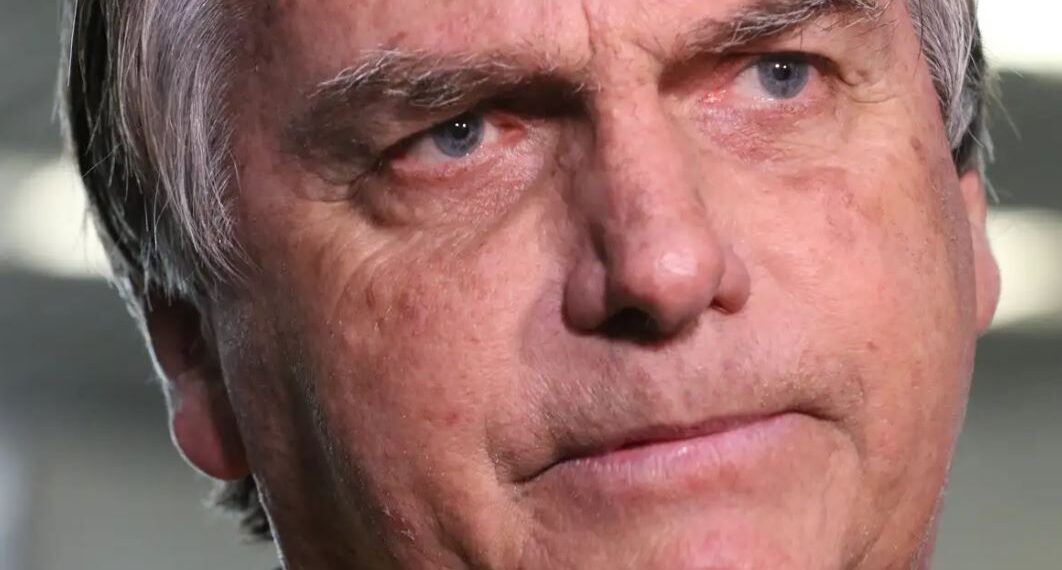 STF condena Bolsonaro a 27 anos e três meses de prisão