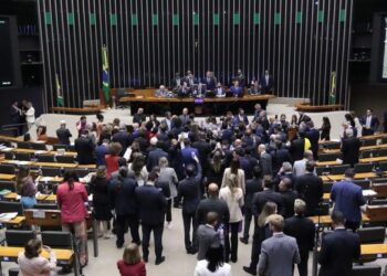 mara aprova urgência da anistia aos envolvidos no 8 de Janeiro com apoio do PL e Centrão