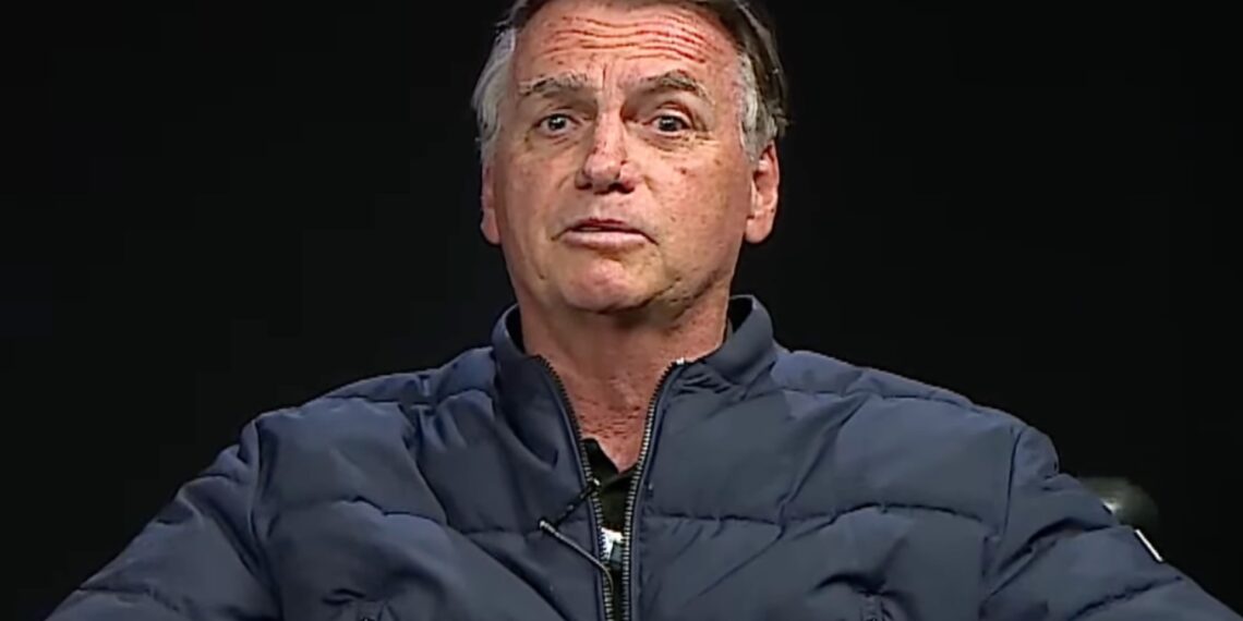 Bolsonaro tem alta hospitalar; laudo de lesões cutâneas mostra câncer de pele