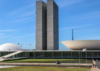 Senado aprova pena maior a quem fornecer drogas ou bebidas a menores