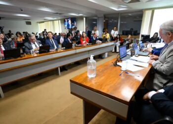 Comissão do Senado aprova isenção do IR para quem ganha até R$ 5 mil