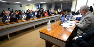 Comissão do Senado aprova isenção do IR para quem ganha até R$ 5 mil