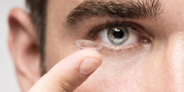 Setembro Safira alerta para cuidados com lentes de contato e prevenção de complicações nos olhos