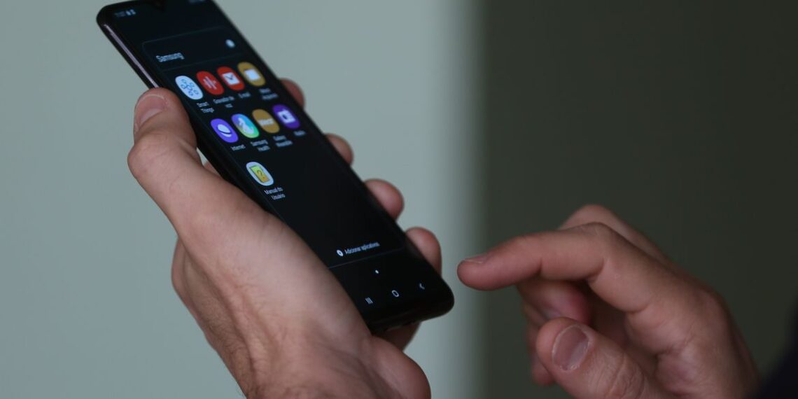 Veto a celular leva 80% dos alunos a prestar mais atenção nas aula