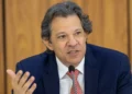 Haddad prevê apoio no Senado a projeto que isenta do IR quem ganha até R$ 5 mil