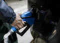 Petrobras reduz preço da gasolina em 4,9% e litro passa a custar R$ 2,71 nas distribuidoras
