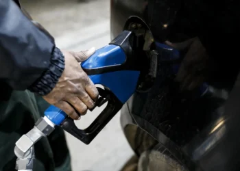 Petrobras reduz preço da gasolina em 4,9% e litro passa a custar R$ 2,71 nas distribuidoras