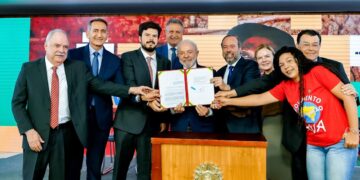Lula sanciona gratuidade em conta de luz para famílias de baixa renda