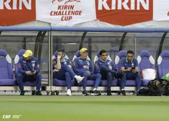 Ancelotti testa novo esquema e pede comprometimento coletivo em amistoso contra o Japão
