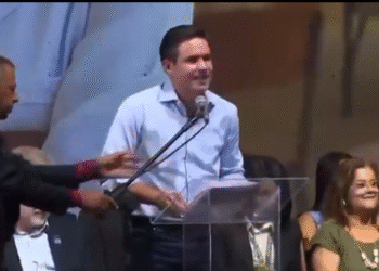 Hugo Motta é vaiado em evento do governo Lula no Dia dos Professores no Rio de Janeiro