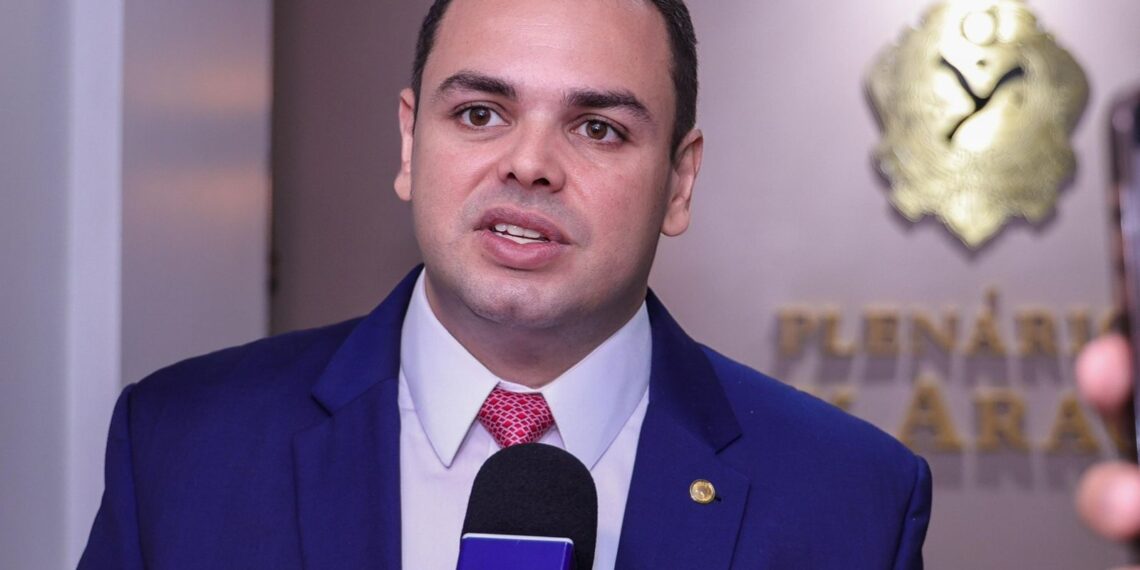 Projeto de Roberto Cidade propõe política para reduzir uso de plásticos na rede pública do Amazonas