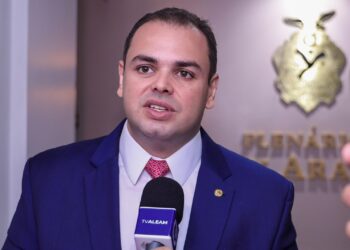 Projeto de Roberto Cidade propõe política para reduzir uso de plásticos na rede pública do Amazonas