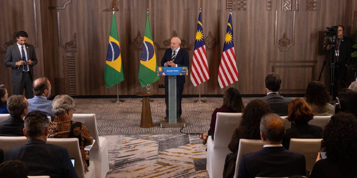 ‘Se depender de mim e de Trump, haverá acordo’, diz Lula após encontro na Malásia