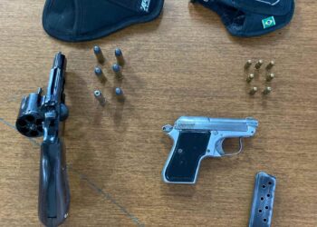 Homem é preso em Manaus após agredir ex-companheira dentro de carro e portar arma ilegal