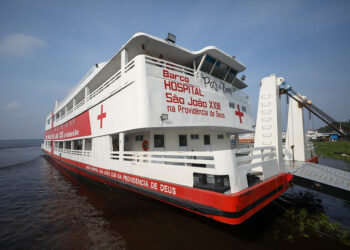 Barco Hospital São João XXIII leva atendimentos médicos e cirurgias ao município de Silves
