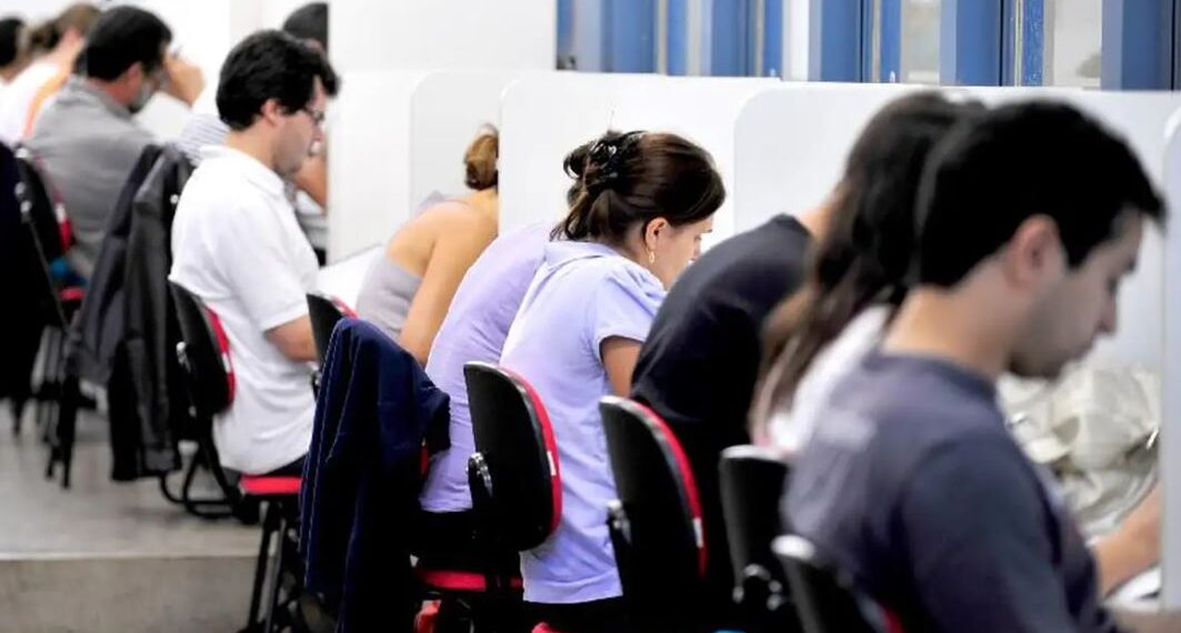 Governo anuncia edital para investir R$ 108 mi em cursinhos populares