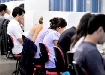 Governo anuncia edital para investir R$ 108 mi em cursinhos populares