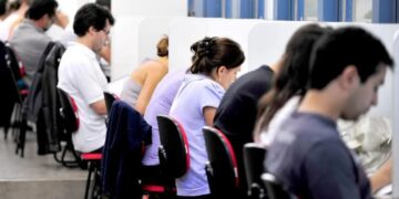 Governo anuncia edital para investir R$ 108 mi em cursinhos populares