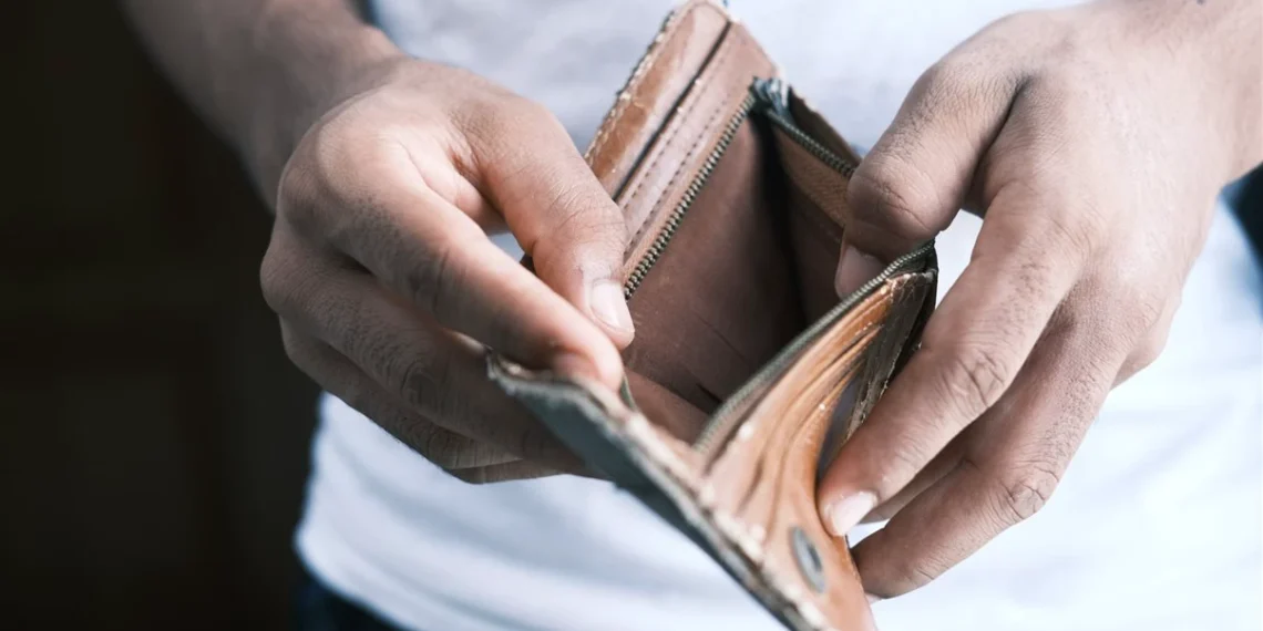 Endividamento das famílias brasileiras sobe para 48,9% em agosto, aponta Banco Central